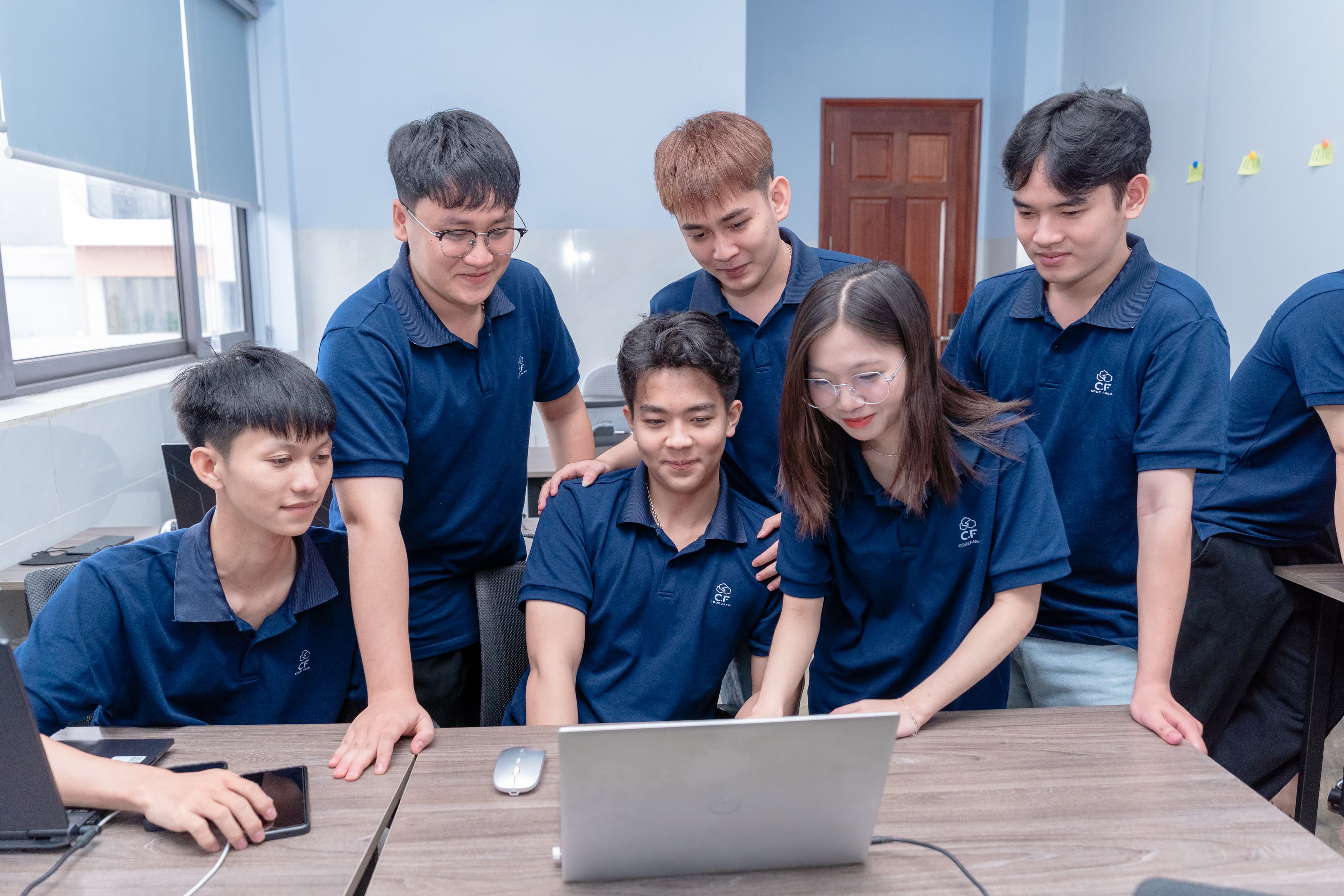 Hình ảnh nội mọi người trao đổi học tập